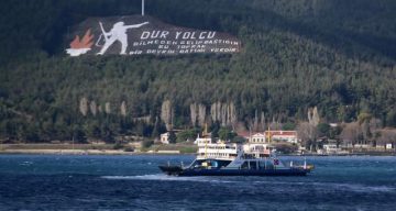 Çanakkale Boğazı’nda fırtına nedeniyle durdurulan bazı seferlere yeniden başlandı