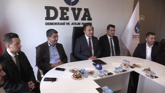 DEVA Partisi Genel Başkanı Babacan, gazetecilerle bir araya geldi