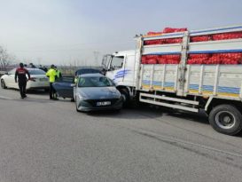 Çanakkale’de kamyon ile otomobil çarpıştı: 1 ölü, 2 yaralı