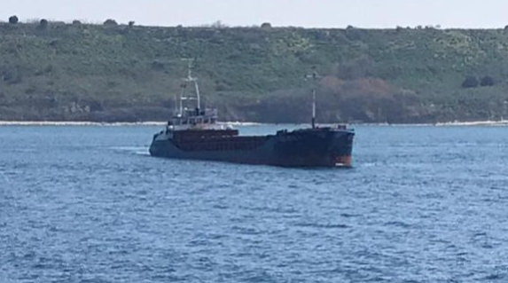 Demir yüklü gemi, Çanakkale Boğazı’nda karaya oturdu