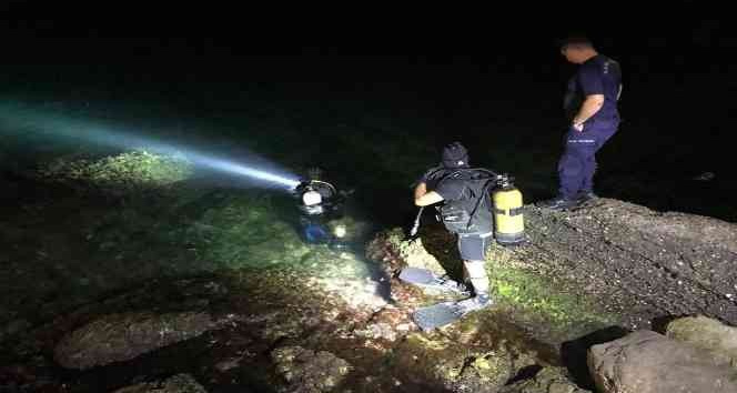 Çanakkale’de denize dalan dalgıç top mermisi buldu