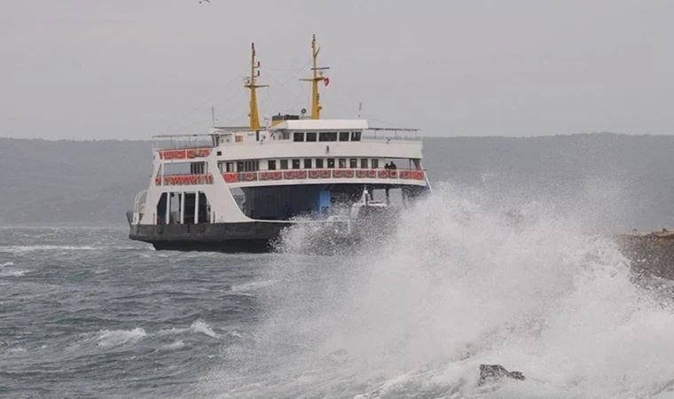Bozcaada’ya feribot seferleri iptal edildi