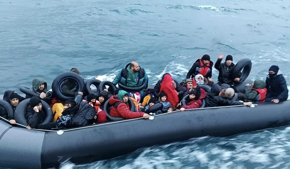Çanakkale’de Sahil Güvenlik ekipleri 33 kaçak göçmeni yakaladı