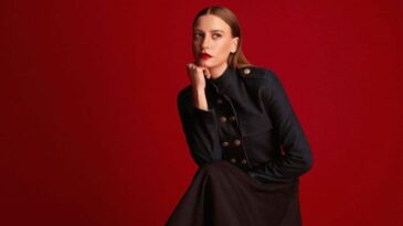 Serenay Sarıkaya yeni projesi için kolları sıvadı